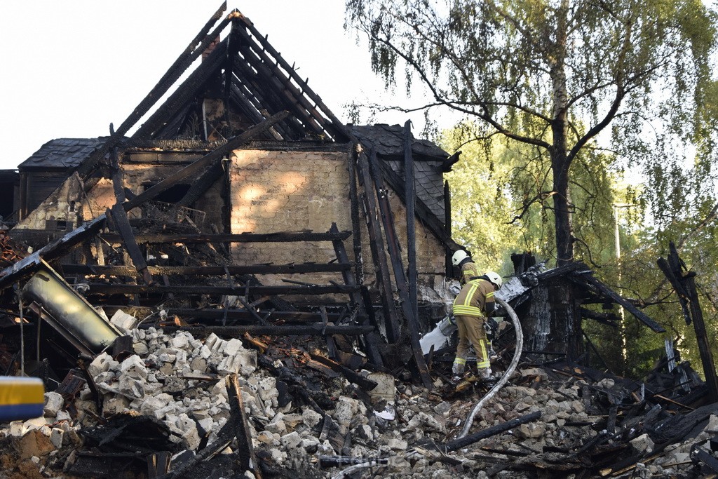 Grossfeuer Einfamilienhaus Siegburg Muehlengrabenstr P1132.JPG - Miklos Laubert